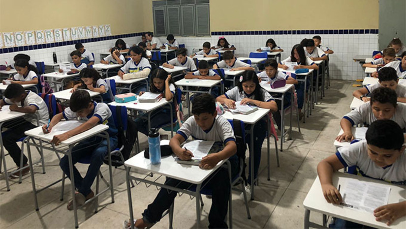   O processo começa com prioridade para estudantes com deficiência, transtornos do desenvolvimento e altas habilidades, entre 1º e 11 de dezembro de 2025. A rematrícula dos alunos veteranos da Educação Infantil e Anos Iniciais ocorrerá de 23 a 30 de dezembro, enquanto os veteranos dos Anos Finais e da EJA farão sua renovação entre 5 e 9 de janeiro de 2026. Já as matrículas para novos alunos serão realizadas de 5 a 16 de janeiro de 2026.  Todas as etapas serão presenciais nas escolas, nos horários de 7h30 às 11h e de 13h às 16h30.