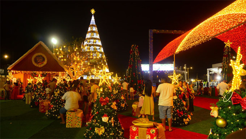 Imagem 1 - Os museus Histórico Lauro da Escóssia e do Petróleo estarão abertos para visitação. O “Estação Natal” segue com programação diária de apresentações culturais das 17h às 22h. O Teatro Dix-huit Rosado recebe o espetáculo de dança “Enrolados” nesta quinta (4) e sexta (5). O Memorial da Resistência terá mostra de arte, apresentações do BNB Cultural, feira de vinil e shows musicais. Já o Espaço Cultural Teatro de Quintal promove o projeto Café com Prosa no sábado e domingo em diferentes locais da cidade. Imagem 1 - Os museus Histórico Lauro da Escóssia e do Petróleo estarão abertos para visitação. O “Estação Natal” segue com programação diária de apresentações culturais das 17h às 22h. O Teatro Dix-huit Rosado recebe o espetáculo de dança “Enrolados” nesta quinta (4) e sexta (5). O Memorial da Resistência terá mostra de arte, apresentações do BNB Cultural, feira de vinil e shows musicais. Já o Espaço Cultural Teatro de Quintal promove o projeto Café com Prosa no sábado e domingo em diferentes locais da cidade.