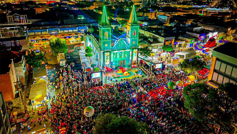   Os destaques desta semana são a Motorromaria da Luz, que ocorre na sexta-feira (12), com saída da Motoeste Honda, às 18h, e chegada à Catedral.  Ainda na sexta-feira, haverá o show com as Irmās Diocesanas do Divino Coração, às 21h, no adro da Catedral.  Já no sábado (13), Dia de Santa Luzia, a programação começa a meia noite, com ofício de Vigília com Procissão de Luz. O dia segue com missas, recepção aos romeiros, além da Grande Procissão de Santa Luzia, com saída do Mosteiro de Santa Clara, às 17h, e o Grande Sorteio.