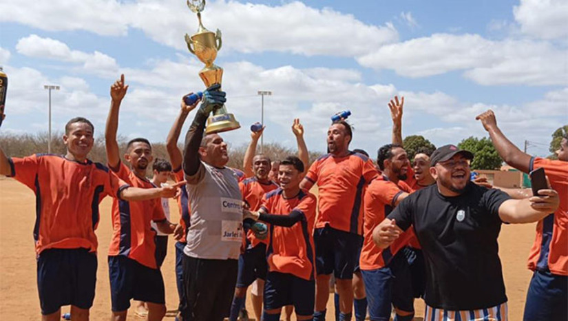   Com o triunfo, o Rancho da Caça encerra a campanha da zona rural de forma invicta e celebra mais um feito importante dentro do CEM, competição que movimenta comunidades urbanas e rurais de Mossoró ao longo do ano.  Agora, as atenções se voltam para a grande final do Circuito Esportivo Mossoroense 2025. Campeão da zona rural, o Rancho da Caça enfrentará o Atlético Mossoroense, vencedor da zona urbana, no próximo dia 21 de dezembro.
