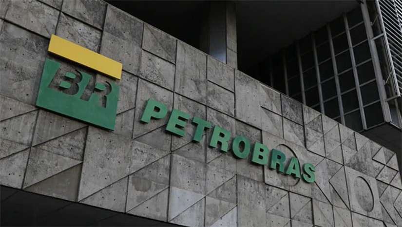   Funcionários da Petrobras entram em greve por tempo indeterminado