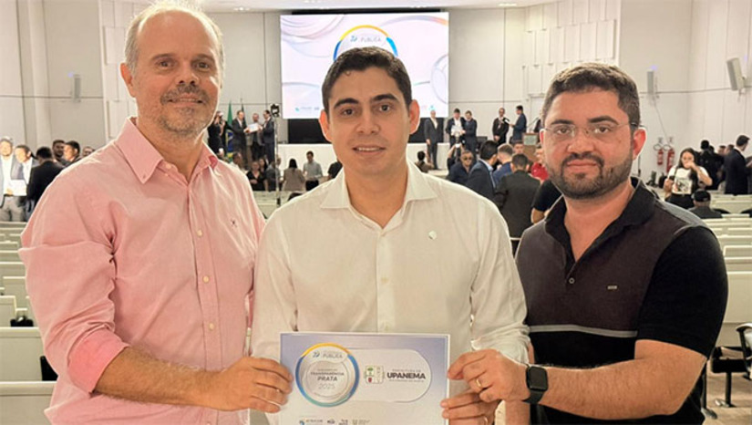   A comenda foi entregue nessa sexta-feira (12), durante a 24ª edição do projeto Sexta de Contas, realizada no Centro Municipal de Referência Educacional (Cemure), em Natal-RN, que contou com a apresentação dos resultados do Programa Nacional da Transparência Pública (PNTP). A solenidade contou com a presença do prefeito Renan. O PNTP examina a transparência ativa nos sites institucionais dos três poderes (Executivo, Legislativo e Judiciário), abrangendo União, Estados e Municípios.