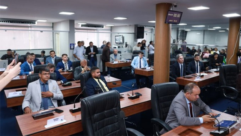 Imagem 1 - A Câmara Municipal de Mossoró aprovou três projetos de lei voltados à educação municipal, incluindo aulas sobre história e geografia da cidade, educação fiscal e financeira, e ensino da Constituição Federal. Além disso, foi criado o “Prêmio Boas Práticas em Alfabetização e Recomposição das Aprendizagens”, destinado à valorização dos professores da rede municipal. Imagem 1 - A Câmara Municipal de Mossoró aprovou três projetos de lei voltados à educação municipal, incluindo aulas sobre história e geografia da cidade, educação fiscal e financeira, e ensino da Constituição Federal. Além disso, foi criado o “Prêmio Boas Práticas em Alfabetização e Recomposição das Aprendizagens”, destinado à valorização dos professores da rede municipal.