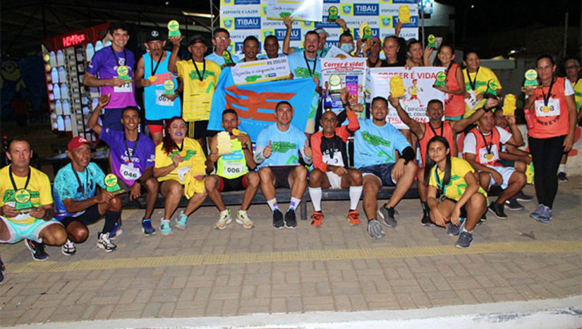Imagem 1 - O evento, organizado pela Secretaria de Esporte, premiará com troféus os atletas que alcançarem do primeiro ao quinto lugar em todas as categorias. Os kits para os corredores inscritos começaram a ser distribuídos nesta sexta-feira (19) no Brisa Mall, localizado na entrada do município. Imagem 1 - O evento, organizado pela Secretaria de Esporte, premiará com troféus os atletas que alcançarem do primeiro ao quinto lugar em todas as categorias. Os kits para os corredores inscritos começaram a ser distribuídos nesta sexta-feira (19) no Brisa Mall, localizado na entrada do município.
