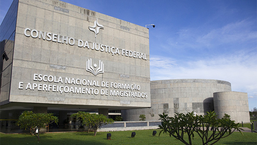 Imagem 1 - O Conselho da Justiça Federal (CJF) deu um banho de água fria em servidores do judiciário federal – de técnicos a juízes – e que pode ter efeito dominó em outras alas de togados: reduziu bem a lista de cidades, em todos os Estados, onde se paga o conhecido Adicional de Atividade Penosa, que pode engordar os contra-cheques em até 20% todo mês. Mais na Coluna Esplanada Imagem 1 - O Conselho da Justiça Federal (CJF) deu um banho de água fria em servidores do judiciário federal – de técnicos a juízes – e que pode ter efeito dominó em outras alas de togados: reduziu bem a lista de cidades, em todos os Estados, onde se paga o conhecido Adicional de Atividade Penosa, que pode engordar os contra-cheques em até 20% todo mês. Mais na Coluna Esplanada