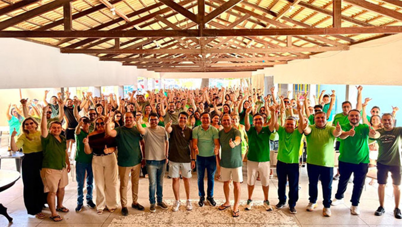 Imagem 1 - O encontro foi organizado pela militância jovem do MDB e marcou o encerramento do ano com muita participação, diálogo e fortalecimento político. O evento reuniu mais de 500 jovens, consolidando-se como um importante espaço de integração, escuta e mobilização da juventude apodiense. Com uma programação leve, participativa e cheia de energia, a Vibe Jovem simbolizou a força do grupo e o protagonismo da juventude na construção do presente e do futuro de Apodi. Imagem 1 - O encontro foi organizado pela militância jovem do MDB e marcou o encerramento do ano com muita participação, diálogo e fortalecimento político. O evento reuniu mais de 500 jovens, consolidando-se como um importante espaço de integração, escuta e mobilização da juventude apodiense. Com uma programação leve, participativa e cheia de energia, a Vibe Jovem simbolizou a força do grupo e o protagonismo da juventude na construção do presente e do futuro de Apodi.