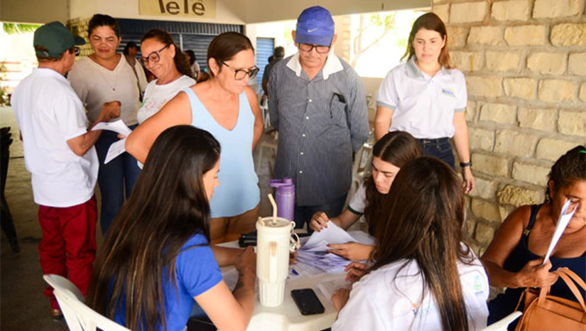 Imagem 1 - A iniciativa incentiva o pequeno agricultor familiar através do fornecimento gratuito de óleo diesel para o corte de terra na zona rural. A Prefeitura de Mossoró doa 22 litros de óleo diesel para cada família cadastrada, quantidade suficiente para o corte de terra de um hectare. O programa “Semear” existe há mais de 20 anos e ajuda aos produtores rurais das comunidades a produzirem os frutos da terra necessários à subsistência e ao crescimento da renda familiar. A inscrição poderá ser feita dia 16 de janeiro de 2026. Imagem 1 - A iniciativa incentiva o pequeno agricultor familiar através do fornecimento gratuito de óleo diesel para o corte de terra na zona rural. A Prefeitura de Mossoró doa 22 litros de óleo diesel para cada família cadastrada, quantidade suficiente para o corte de terra de um hectare. O programa “Semear” existe há mais de 20 anos e ajuda aos produtores rurais das comunidades a produzirem os frutos da terra necessários à subsistência e ao crescimento da renda familiar. A inscrição poderá ser feita dia 16 de janeiro de 2026.