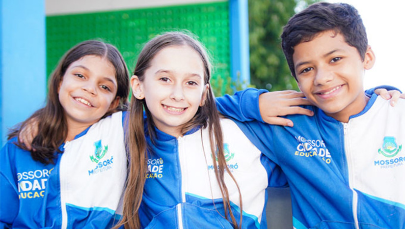 Imagem 1 - A Prefeitura de Mossoró conclui nesta segunda-feira (29) o pagamento das parcelas do Programa de Apoio ao Estudante (PAE) para alunos da rede municipal. Ao todo, 5 mil estudantes cadastrados e aprovados recebem o benefício, cuja primeira parcela foi paga antes do Natal. O PAE foi sancionado em 1º de outubro e oferece bolsas mensais de R$ 200,00 a alunos do 1º ao 9º ano do Ensino Fundamental, podendo chegar a R$ 300,00 nos meses de julho e janeiro. Estudantes com frequência acima de 85% e média superior a 7 receberão uma bolsa extra de R$ 300,00 em janeiro, encerrando os pagamentos do PAE 2025. Imagem 1 - A Prefeitura de Mossoró conclui nesta segunda-feira (29) o pagamento das parcelas do Programa de Apoio ao Estudante (PAE) para alunos da rede municipal. Ao todo, 5 mil estudantes cadastrados e aprovados recebem o benefício, cuja primeira parcela foi paga antes do Natal. O PAE foi sancionado em 1º de outubro e oferece bolsas mensais de R$ 200,00 a alunos do 1º ao 9º ano do Ensino Fundamental, podendo chegar a R$ 300,00 nos meses de julho e janeiro. Estudantes com frequência acima de 85% e média superior a 7 receberão uma bolsa extra de R$ 300,00 em janeiro, encerrando os pagamentos do PAE 2025.