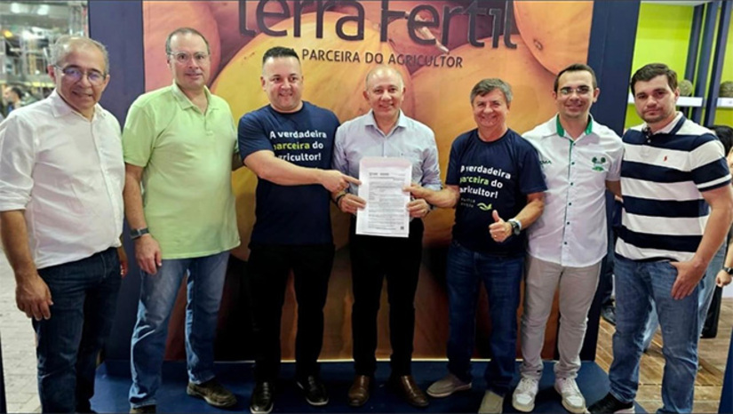 Imagem 1 - Ao todo, foram 230 licenças aprovadas pelos técnicos do Posto Avançado do IDEMA, com sede em Mossoró-RN, com alcance em todo o Oeste do Rio Grande do Norte. Este resultado reflete o esforço de descentralização do órgão e a agilidade na regularização de setores estratégicos para a economia e saúde da região Oeste, possibilitando, principalmente, abertura de mais leitos de saúde e postos de trabalho em vários seguimentos da região. A descentralização dos serviços é projeto do atual presidente do IDEMA, Werner Farkkatt Tabosa. Imagem 1 - Ao todo, foram 230 licenças aprovadas pelos técnicos do Posto Avançado do IDEMA, com sede em Mossoró-RN, com alcance em todo o Oeste do Rio Grande do Norte. Este resultado reflete o esforço de descentralização do órgão e a agilidade na regularização de setores estratégicos para a economia e saúde da região Oeste, possibilitando, principalmente, abertura de mais leitos de saúde e postos de trabalho em vários seguimentos da região. A descentralização dos serviços é projeto do atual presidente do IDEMA, Werner Farkkatt Tabosa.