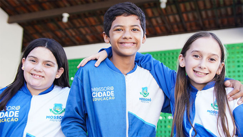 Imagem 1 - O período de transferência de alunos da Rede Municipal de Ensino de Mossoró acontece de 2 a 5 de janeiro de 2026, com solicitação exclusiva pelo Sigeduc. As matrículas on-line serão realizadas entre 21 e 30 de janeiro, com etapas específicas para alunos com e sem vulnerabilidade econômica. Já os alunos novatos com deficiência ou TEA terão calendário próprio, de 7 a 16 de janeiro. A Secretaria Municipal de Educação orienta pais e responsáveis a organizarem a documentação com antecedência e ficarem atentos aos prazos para garantir a vaga. Imagem 1 - O período de transferência de alunos da Rede Municipal de Ensino de Mossoró acontece de 2 a 5 de janeiro de 2026, com solicitação exclusiva pelo Sigeduc. As matrículas on-line serão realizadas entre 21 e 30 de janeiro, com etapas específicas para alunos com e sem vulnerabilidade econômica. Já os alunos novatos com deficiência ou TEA terão calendário próprio, de 7 a 16 de janeiro. A Secretaria Municipal de Educação orienta pais e responsáveis a organizarem a documentação com antecedência e ficarem atentos aos prazos para garantir a vaga.