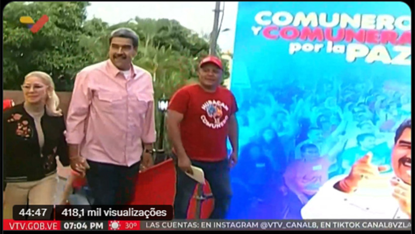   Informa que a razão pela qual invadiu a Venezuela e capturou o presidente Maduro e a Primeira Dama Cília Fores é para combater o crime organizado e o narcotráfico. Entretanto, a mídia internacional independente aponta que o governo Trump quer o domínio das enormes reservas de petróleo já comprovadas em solo venezuelano. Está sendo esperado uma entrevista coletiva ainda neste sábado, 3, para o Governo Americano explicar o ataque e revelar o destino do presidente Nicolas Maduro e da primeira dama Cilia Flores.