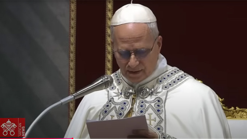   Nos EUA, o Governo Trump diz que Nicolás Maduro senta no banco dos réus, num tribunal em Nova Yorque, já partir desta segunda-feira, 5. Vai responder pelos crimes de conspiração narcoterrorista, conspiração de importação de cocaína, posse de metralhadora e dispositivos destrutivos e Conspiração para posse de metralhadora e dispositivos destrutivos. Ainda nos EUA, o presidente Trump disse que vai pegar de volta as reservas de petróleo da Venezuela (maior do mundo) e vai governar o país por tempo indeterminado. Na Venezuela, a vice-presidente Delcy Rodrigues é declarada presidente interina pelo Supremo Tribunal de Justiça. A população venezuelana faz estoque de comida, esperando uma guerra civil.