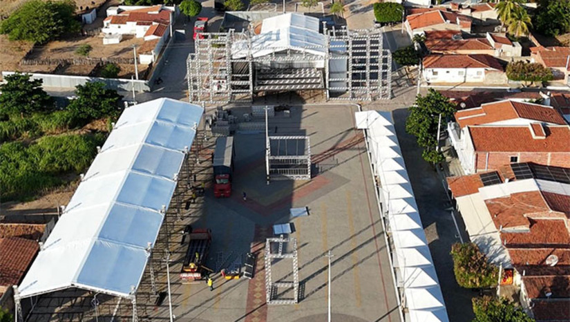    Entre as principais novidades para a Festa de São Sebastião deste ano está o palco da festa, que ganhou dimensões ampliadas, oferecendo uma estrutura mais moderna e preparada para receber grandes atrações nacionais. A Festa acontece de 10 a 20 de janeiro e contará com uma programação diversificada que une fé, cultura e entretenimento. Estão confirmadas grandes atrações nacionais como Hungria, Xand Avião, Pablo, Seu Desejo, Rey Vaqueiro, Raí Saia Rodada, Calcinha Preta, entre outros nomes que prometem atrair um grande público à cidade.