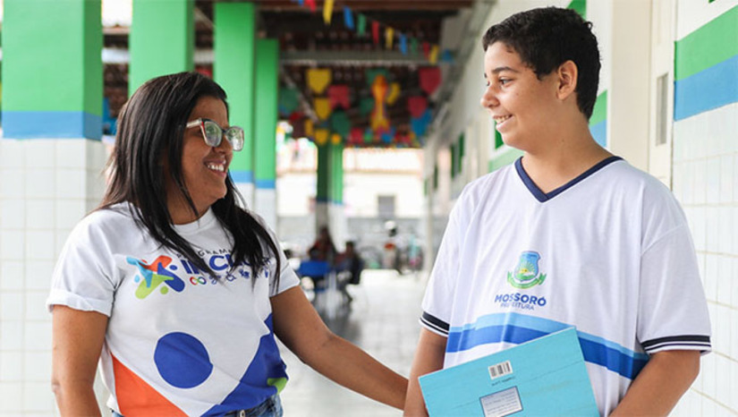   A partir desta quarta-feira (7), até o dia (16), as matrículas da Rede Municipal de Ensino passam a contemplar os alunos novatos com deficiência ou com Transtorno do Espectro Autista (TEA), com comprovada vulnerabilidade econômica, apresentar Folha Resumo do Cadastro Único, para efeitos de matrícula escolar, devidamente atualizada nos últimos dois anos. As matriculas acontecem on-line por meio de endereço eletrônico portalsigeduc.com.br no portal de matrículas.