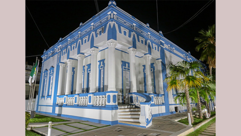   Engenheiro Rodrigo Lima foi substituído na Secretaria de Infraestrutura pelo secretário adjunto Josenildo Gomes. Janaina Holanda deixa a Secretaria de Cultura e assume Cícero França. Marcos Oliveira cede espaço para o advogado Rodrigo Forte, que atualmente estava na Secretaria de Governo, na Secretaria de Gestão de Pessoas. A Secretaria de Governo fica com Isabela Félix Freitas. Wilson Fernandes vai para pasta de Articulação Política e o jornalista Wesley Duarte assume a Pasta de Comunicação. Estas mudanças no primeiro escalão foram confirmadas pelo vice-prefeito Marcos Medeiros, ao MH. Serão publicadas no Diário Oficial do Município nas próximas horas, garante o vice-prefeito.