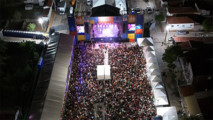   Através do Programa de Regionalização do Turismo, a cidade de Caraúbas passa a integrar o Mapa do Turismo Brasileiro. Fazer parte do Mapa significa que Caraúbas é reconhecida nacionalmente como um local com potencial turístico, passando a ter acesso facilitado a políticas públicas, recursos federais e investimentos. Na prática, a participação no Mapa do Turismo Brasileiro coloca Caraúbas como prioridade nas ações de desenvolvimento turístico do Governo Federal, fortalecendo a economia local, gerando emprego e renda e valorizando os atrativos culturais, históricos e naturais da cidade.