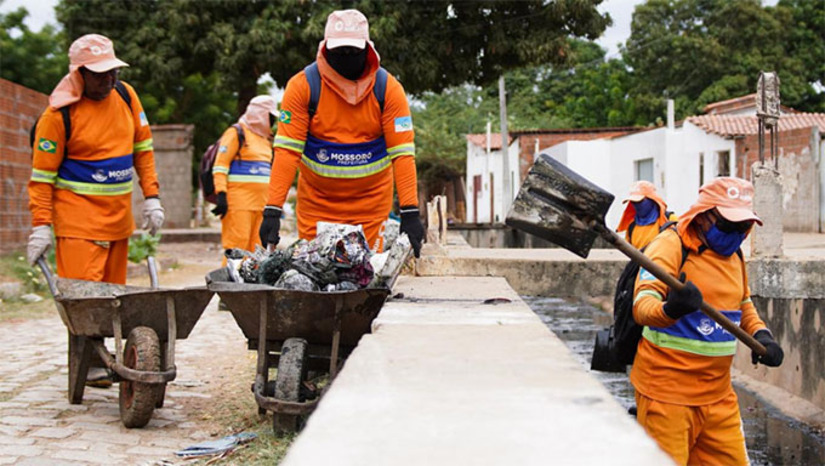   O serviço é essencial e tem como principal objetivo evitar inundações durante o período de inverno, garantindo o escoamento adequado das águas das chuvas e mais segurança para a população.  Esse trabalho preventivo já foi executado também no Canal do Thermas, justamente para evitar alagamentos nas ruas Juvenal Lamartine, Riachuelo e Epitácio Pessoa, áreas historicamente afetadas durante chuvas mais intensas. O outro ponto que necessita de limpeza é o canal do bairro Abolição IV, ação fundamental para prevenir inundações no bairro 3 Vinténs.