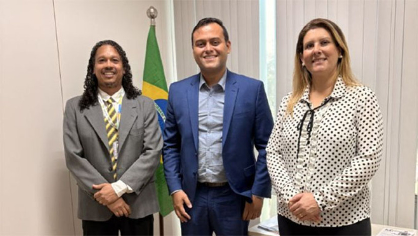   O vereador Thiago Marques participou, nesta segunda-feira (19), de reunião no Ministério do Empreendedorismo, em Brasília, onde apresentou os resultados da primeira edição do programa Mossoró Empreendedora, voltado ao fortalecimento de micro e pequenos negócios no município. Durante o encontro, destacou o impacto positivo da iniciativa e solicitou apoio do Governo Federal para ampliar o programa, além de buscar integração com políticas federais de incentivo ao empreendedorismo, geração de renda e desenvolvimento econômico local.