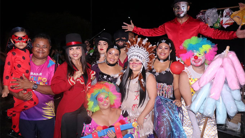   A iniciativa integra a programação carnavalesca do município e reforça o compromisso da Prefeitura em manter viva a tradição cultural que faz parte da identidade do povo grossense.  Com a energia contagiante da Orquestra Frevança, o bloco arrastará a alegria pela Avenida Raimundo Gonçalves de Oliveira, reunindo foliões em um desfile marcado por muita animação, criatividade e cores. O percurso se transforma em um verdadeiro corredor da folia, celebrando o espírito do Carnaval de rua.