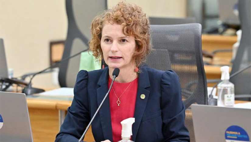   Walter Alves informou a governadora Fátima Bezerra que não vai assumir o governo do Estado na hipótese dela renunciar ao cargo para se candidatar ao Senado Federal. Walter falou que vai ingressar na Federal União Progressista, que tem Allyson Bezerra, prefeito de Mossoró, como pré-candidato a governador. Falou que vai sair candidato a deputado estadual e que continua alinhado com o projeto do MDB nacional, apoiando a reeleição de Lula. A decisão irritou a deputada Isolda Dantas, que classificou como irresponsável, beirando a covardia.