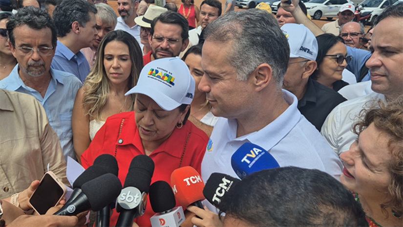 Imagem 1 -  Ministro Renan Filho recebeu a demanda da governadora Fátima Bezerra e determinou, de imediato, que o DNIT incluísse como quinto lote a ser duplicado da BR 304 pelo DNIT. O trecho Assu Mossoró será feito de concreto, com mureta de proteção e a previsão de conclusão é de 36 meses, no contrato com a CLC, e 24 meses nas intenções do ministro. O investimento nestes 57,6 quilômetros será de R$ 367 milhões. Com licenciamento liberado, obras foram iniciadas.