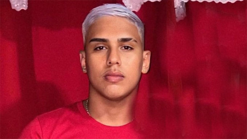   Vítima é Alexsandro Leandro de Lira Junior, de 19 anos, que após baleado ainda chegou a ser socorrido, mas os ferimentos eram graves. Os suspeitos do crime teriam fugido numa motocicleta. O caso será investigado pela Divisão de Homicídios e Proteção da Pessoa de Mossoró. 