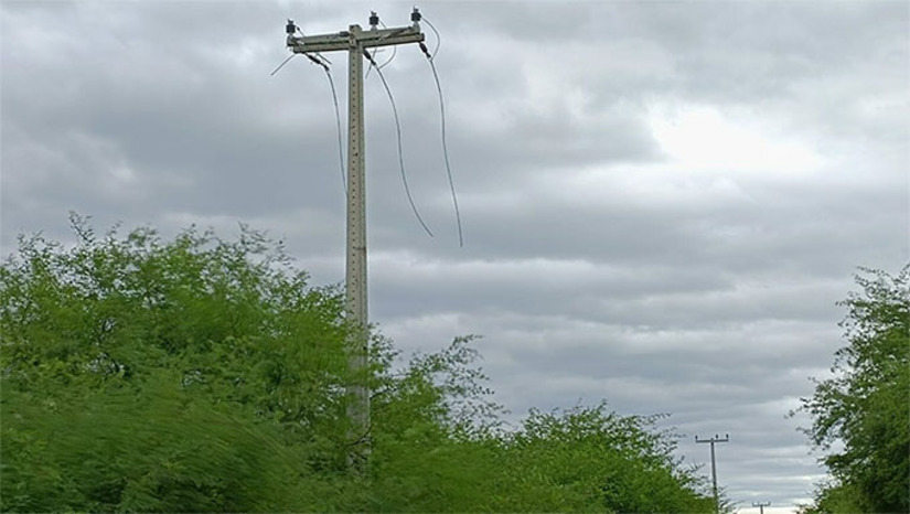 Imagem 1 - O processo de rastreabilidade do cobre deve inibir o roubo de fios, especialmente na região da Costa Branca, onde esse tipo de crime tem causado enormes prejuízos à indústria do sal e a diversos outros segmentos econômicos ao longo dos últimos dez anos. O aplicativo foi desenvolvido pela Polícia Civil do RN e replica as funcionalidades já disponíveis na versão para computador, facilitando e agilizando o acesso e a navegação dos usuários. Imagem 1 - O processo de rastreabilidade do cobre deve inibir o roubo de fios, especialmente na região da Costa Branca, onde esse tipo de crime tem causado enormes prejuízos à indústria do sal e a diversos outros segmentos econômicos ao longo dos últimos dez anos. O aplicativo foi desenvolvido pela Polícia Civil do RN e replica as funcionalidades já disponíveis na versão para computador, facilitando e agilizando o acesso e a navegação dos usuários.
