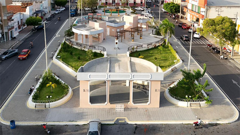   A medida reforça o compromisso da gestão com a valorização do servidor público e o fortalecimento do comércio do município.  De acordo com o prefeito Givago Barreto, manter os salários em dia é uma prioridade da administração. “Salário em dia é respeito ao servidor e desenvolvimento para a cidade. Iniciamos 2026 com o mesmo propósito: com uma gestão responsável, o dinheiro circula, o comércio cresce e Caraúbas avança”, afirmou.