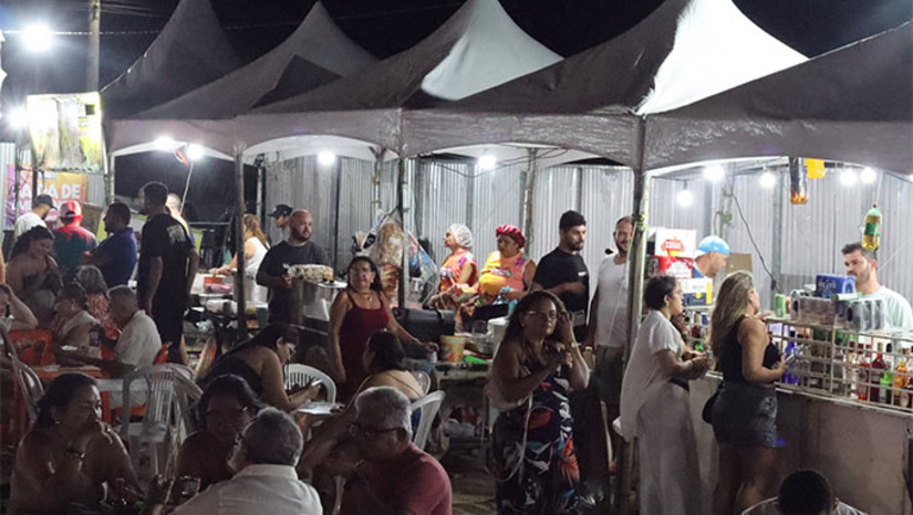   O workshop acontece no dia 05 de fevereiro, às 18h30, na Câmara Municipal, como foco nos proprietários e gestores de bares, restaurantes e lanchonetes. O evento abordará atendimento ao cliente, fidelização, estratégias para aumentar faturamento e reputação dos negócios. A programação inclui palestra da nutricionista Ana Medeiros sobre Manipulação Segura de Alimentos. A ação integra o Projeto Verão + Saúde e também prevê a entrega de kits para balseiros e mototaxistas, reforçando iniciativas de saúde e bem-estar no município.