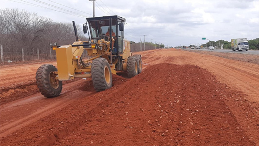   78 estão trabalhando com auxílio de 41 máquinas especificamente na duplicação da BR 304, no trecho de 57,6 km entre Assu/Mossoró. Outros 20 dedicando esforços na preparação do canteiro de obras, com área de concretagem, no trevo da BR 304 de acesso a Paraú pela RN 223. Neste trecho, serão investidos R$ 367 milhões. As obras começaram no dia 22 de janeiro e a previsão da CLC é concluir antes dos 36 meses previstos no contrato. O segundo trecho será entre Macaíba e Riachuelo. Está em fase de contratação. O terceiro trecho será entre Mossoró e Aracati e o quarto e quinto trecho fica entre Assu e Riachuelo. 