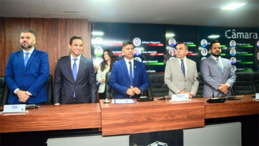   A solenidade marca oficialmente o início dos trabalhos parlamentares do ano e contará com a leitura da mensagem do prefeito de Mossoró, Allyson Bezerra (União Brasil), apresentada ao Poder Legislativo como parte da abertura institucional das atividades legislativas.  A sessão será transmitida ao vivo pela TV Câmara Mossoró por meio da TCM Telecom, no canal 23.2, pela Telecab, no canal 2, e também pela internet, no canal da TV Câmara Mossoró no YouTube. Também é possível acessar a transmissão ao vivo pelo site www.mossoro.rn.leg.br .