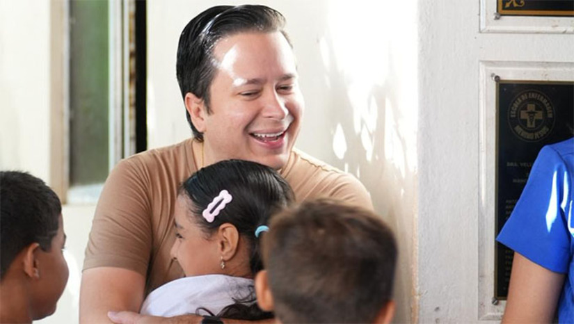   A premiação consolida Caraúbas como bicampeã no selo e reforça o compromisso da gestão municipal com uma educação de base sólida, construída com planejamento, responsabilidade e continuidade de ações. Atualmente, a rede municipal de ensino atende 2.281 alunos, distribuídos em 14 escolas, que desenvolvem diariamente um trabalho voltado à qualidade da aprendizagem e ao fortalecimento da alfabetização. “Nossa educação é ouro. Essa conquista mostra que estamos no caminho certo, investindo desde a base, cuidando das nossas crianças e preparando o futuro de Caraúbas com responsabilidade e compromisso”, afirmou o prefeito Givago Barreto.