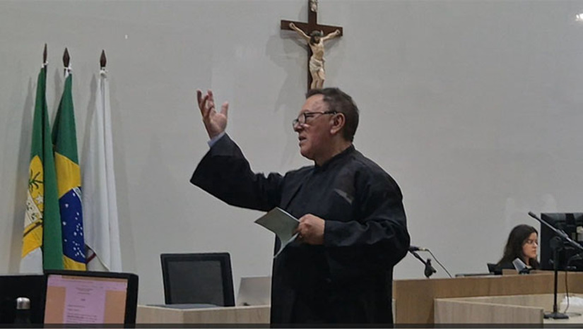   Promotor Armando Lúcio Ribeiro não concordou com o resultado do julgamento e recorreu para que Luiz Dom Diego, o Pombinha, que já tem condenação por dois homicídios e assalto, seja submetido a outro julgamento. Os trabalhos do Tribunal do Júri Popular desta terça-feira, 10, começaram às 9 horas e terminou no início da tarde, com o anúncio da sentença de absolvição do réu.