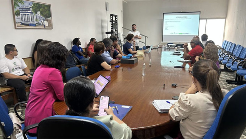   A Uern apresentou os resultados da parceria Brasil-China desenvolvida em Apodi por meio da Residência Tecnológica em Mecanização da Agricultura Familiar, considerada a primeira da América Latina. O projeto, iniciado em 2024, promove a transferência de tecnologias para a agricultura familiar no semiárido e reúne universidades, órgãos governamentais e instituições de pesquisa dos dois países.  Durante o encontro, também foram discutidas novas ações para 2026, incluindo a realização de evento nacional, ampliação de intercâmbios estudantis e fortalecimento de parcerias