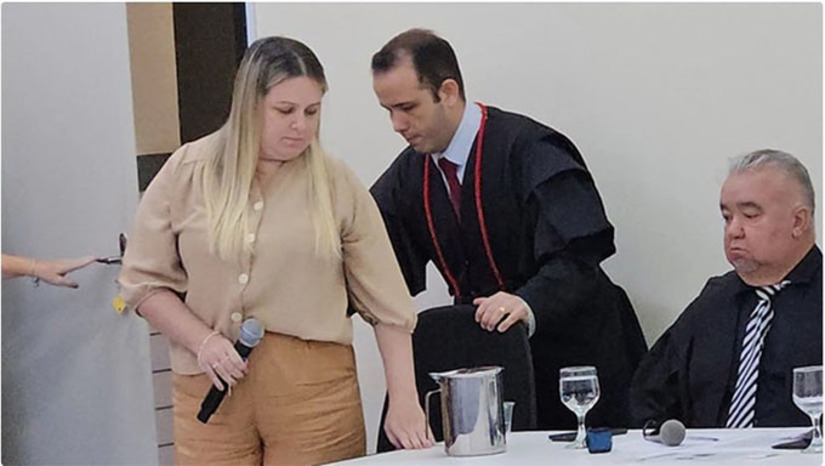   O Tribunal de Justiça do Rio Grande do Norte (TJRN) anulou, por maioria de votos (2 a 1), a condenação de 19 anos e 3 meses de prisão imposta a Layla Sales pela morte do engenheiro Euriclides Goes Torres, ocorrida em 2019, em Apodi. A decisão considerou que o veredicto do júri foi contrário às provas apresentadas no processo. A defesa recorreu alegando fragilidade de provas e nulidades, e os desembargadores entenderam que não houve comprovação suficiente para sustentar a condenação Com isso, o julgamento foi anulado e o caso será submetido a um novo júri popular. 