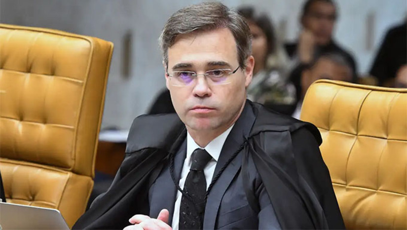   A escolha do ministro foi feita de forma eletrônica após Dias Toffoli pedir para deixar a relatoria do caso, depois de a Polícia Federal (PF) ter informado ao presidente da Corte, Edson Fachin, que há menções a Toffoli em mensagens encontradas no celular do banqueiro Daniel Vorcaro, dono do Master, que teve o aparelho apreendido durante busca e apreensão.
