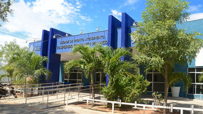   Durante os dias de folia momesca, o trabalho seguirá normalmente no Serviço de Atendimento Móvel de Urgência (SAMU) e as Unidades de Pronto Atendimento (UPAs).  A população seguirá contando com o SAMU operando normalmente. Os chamados são realizados por meio do número telefônico 192. As três Unidades de Pronto Atendimento (UPAs) do município permanecem de portas abertas, 24h, à disposição dos cidadãos que necessitem da assistência médica.