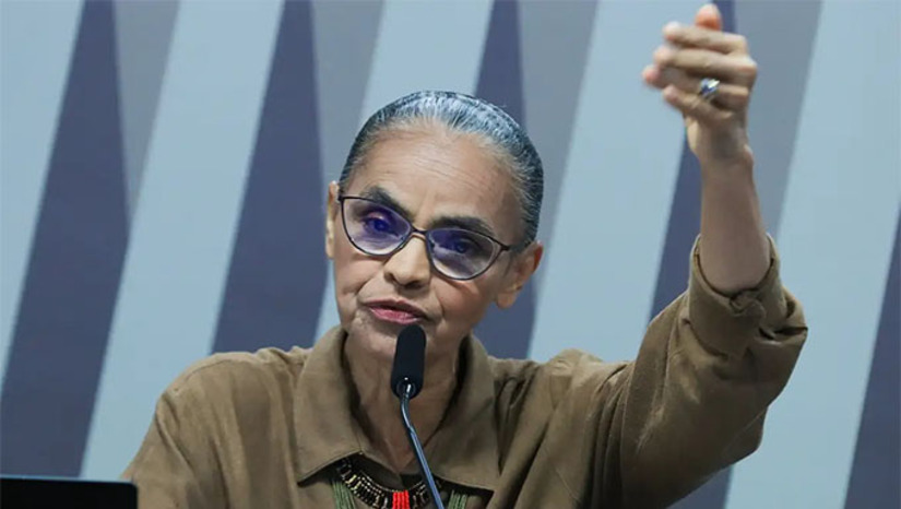   Na quinta-feira à tarde, a ministra do Meio Ambiente , Marina Silva (PT), teve uma conversa bem franca com o presidente Lula da Silva no Palácio. Nada sobre o imbróglio da licença ambiental para exploração de petróleo na Foz do rio Amazonas no Amapá. Ela quer aval dele para se candidatar ao senado por São Paulo. Mas só se lança se tiver seu apoio declarado. Lula, no melhor jeito de sempre, ficou de pensar. Expoente política do Acre, Marina perdeu o timing da articulação política na sua terra natal e quer migrar para novas paragens (e novos eleitores) não está sozinha na luta. A ministra Simone Tebet também pretende trocar o seu Mato Grosso do Sul por São Paulo, e sair a deputada ou senadora – mas também que seja numa chapa forte apoiada pelo Barba.