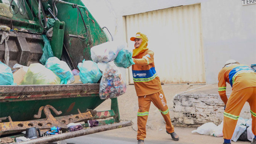   Com alerta de chuvas do Instituto Nacional de Meteorologia, a Prefeitura de Mossoró reforça que a população deve respeitar os horários de coleta e evitar descarte irregular, sujeito a multa e crime ambiental. Durante o Carnaval, haverá ajuste na coleta na segunda-feira (16/02/2026), mantendo apenas serviços essenciais. A normalização ocorre na terça (17/02).