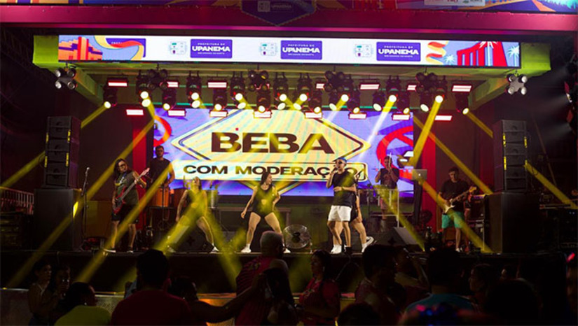   O Carnaval de Upanema 2026 continua com programação especial nesta segunda-feira (16), promovido pela Prefeitura de Upanema com apoio do Governo do Estado do Rio Grande do Norte. A noite contará com shows de Grafith (20h), Fabiano Junior (23h) e Lucas Lima (01h). Tradicional no calendário do RN, a festa em Upanema reúne moradores e visitantes com organização, segurança e diversidade musical.