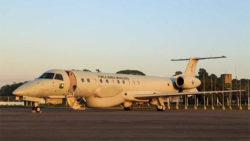   O ano começou bem diferente de janeiro de 2025, quando, nos primeiros meses, já era notória a farra de voos de jatinhos da Força Aérea Brasileira, para todo lado, com ministros levando dezenas de caroneiros em agendas inventadas pelos assessores para fugir de Brasília. Depois do freio do Comando da Aeronáutica, que levou ao chefe no Palácio a situação e a contenção de despesas para querosene e manutenção, a festa parou. Nestes dois primeiros meses do ano, somente os ministros da Defesa (José Múcio), da Justiça (Wellington César) e os presidentes da Câmara (Hugo Motta) e Senado (Davi Alcolumbre) requereram aviões para agendas pessoais e a trabalho. Veja mais na COLUNA ESPLANADA