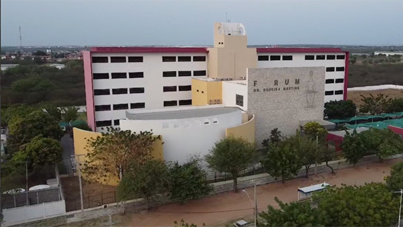 Imagem 1 - Desenvolvimento alta velocidade e apresentando sinais de embriaguez, Lucas Vincius atropelou e matou Netão Veras no dia 22 de março de 2025, em frente ao Porreta Burg, na Av. Abel Coelho, no Abolição III. Após a audiência de instrução e julgamento, ocorrida nesta sexta-feira, 20, o próximo passo é o processor receber as considerações do Ministério Público Estadual e também do advogado de defesa. Com estas informações, o juiz Vagnos Kelly decide se leva o caso a Julgamento Popular ou não. Isto deve ocorrer nos próximos dois meses. Imagem 1 - Desenvolvimento alta velocidade e apresentando sinais de embriaguez, Lucas Vincius atropelou e matou Netão Veras no dia 22 de março de 2025, em frente ao Porreta Burg, na Av. Abel Coelho, no Abolição III. Após a audiência de instrução e julgamento, ocorrida nesta sexta-feira, 20, o próximo passo é o processor receber as considerações do Ministério Público Estadual e também do advogado de defesa. Com estas informações, o juiz Vagnos Kelly decide se leva o caso a Julgamento Popular ou não. Isto deve ocorrer nos próximos dois meses.