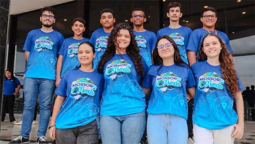 Imagem 1 - Os 200 alunos que concluíram o curso de inglês do programa “De Mossoró para o Mundo”, integrante do “Mossoró Cidade Educação”, receberam o certificado de conclusão. Desses, 10 estudantes foram aprovados em teste de proficiência e selecionados para o primeiro intercâmbio internacional do programa, com destino a Londres, na Inglaterra, previsto para março. O curso de inglês foi realizado em parceria com a UERN, por professores da Faculdade de Letras e Artes. Imagem 1 - Os 200 alunos que concluíram o curso de inglês do programa “De Mossoró para o Mundo”, integrante do “Mossoró Cidade Educação”, receberam o certificado de conclusão. Desses, 10 estudantes foram aprovados em teste de proficiência e selecionados para o primeiro intercâmbio internacional do programa, com destino a Londres, na Inglaterra, previsto para março. O curso de inglês foi realizado em parceria com a UERN, por professores da Faculdade de Letras e Artes.