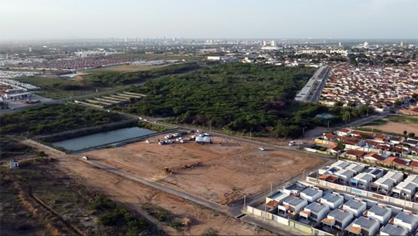   Nos próximos dez meses, serão construidos quadra de basquete, campo society, playground infantil, passarelas pavimentadas e acessíveis, área verde e estacionamento organizado numa área de 3.526 m², um investimento de 1,6 milhão. O prefeito Allyson Bezerra disse que o complexo esportivo será entregue a comunidade pelo vice-prefeito Marcos Medeiros no prazo de 10 meses.