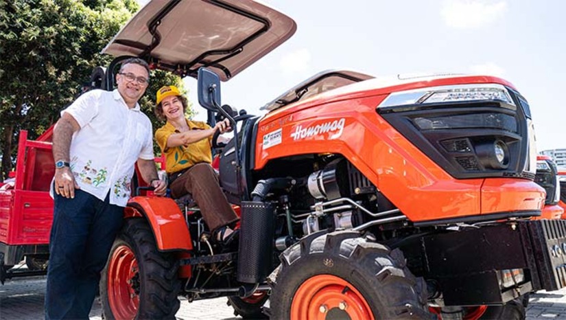 Imagem 1 - A deputada estadual Isolda Dantas participou do lançamento do Programa Mecaniza RN e da Safra 2026 do Algodão Agroecológico. O programa vai distribuir 400 máquinas agrícolas, fortalecendo a agricultura familiar. Isolda destacou seu apoio à iniciativa, com destinação de emendas e defesa de políticas voltadas à mecanização, agroecologia e desenvolvimento rural sustentável. Além da destinação de emendas, Isolda integra a força-tarefa que articula a implantação de uma fábrica chinesa de pequenas máquinas agrícolas em Mossoró, projeto que poderá transformar o RN em polo regional de produção de equipamentos voltados à agricultura familiar. Imagem 1 - A deputada estadual Isolda Dantas participou do lançamento do Programa Mecaniza RN e da Safra 2026 do Algodão Agroecológico. O programa vai distribuir 400 máquinas agrícolas, fortalecendo a agricultura familiar. Isolda destacou seu apoio à iniciativa, com destinação de emendas e defesa de políticas voltadas à mecanização, agroecologia e desenvolvimento rural sustentável. Além da destinação de emendas, Isolda integra a força-tarefa que articula a implantação de uma fábrica chinesa de pequenas máquinas agrícolas em Mossoró, projeto que poderá transformar o RN em polo regional de produção de equipamentos voltados à agricultura familiar.
