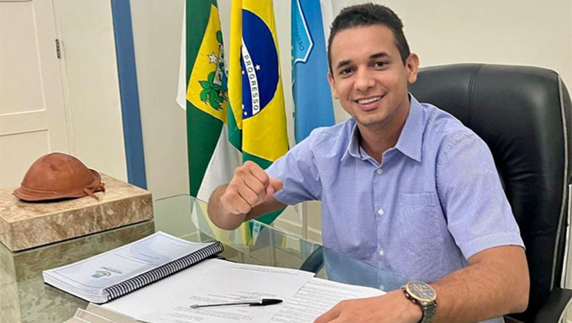 Imagem 1 - Com o pagamento realizado dentro do mês trabalhado, a Prefeitura assegura tranquilidade financeira aos servidores e contribui diretamente para o aquecimento da economia local, fortalecendo o comércio e os serviços em Mossoró. Ao todo, R$ 25.828.428,33 são injetados na economia local. ‘’É um compromisso da nossa gestão com o servidor público que fazemos questão de cumprir’’, pontuou o gestor. Imagem 1 - Com o pagamento realizado dentro do mês trabalhado, a Prefeitura assegura tranquilidade financeira aos servidores e contribui diretamente para o aquecimento da economia local, fortalecendo o comércio e os serviços em Mossoró. Ao todo, R$ 25.828.428,33 são injetados na economia local. ‘’É um compromisso da nossa gestão com o servidor público que fazemos questão de cumprir’’, pontuou o gestor.