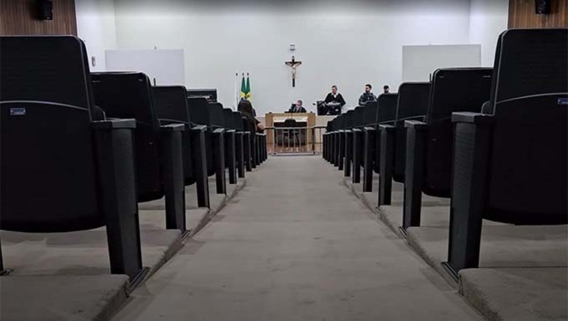   Carlos Alberto Queiroz de Arruda, o Nem, de 43 anos, havia sido denunciado pelo assassinato de Nikson Alves dos Santos, crime este ocorrido na madrugada do dia 9 de junho de 2007, no bairro Planalto 13 de Maio, em Mossoró-RN. No caso, o Conselho de Sentença aceitou a preposição do promotor de Justiça Italo Moreira Martins, mesmo com a boa atuação do advogado Márcio Ferreira de Oliveira, do Ceará