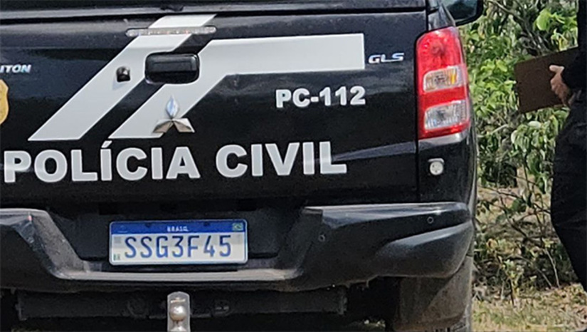   O Policial Civil Tiago Celestino é da Coordenadora de Recursos Especiais da Policia Civil (CORE), lotado em Mossoró. Foi com seus colegas em apoio da Delegacia de Serra Negra do Norte para cumprir mandados de busca, apreensão e de prisão no Sítio Bom Jesus, que fica entre as cidades de Caicó e São João do Sabugi. Foi baleado na altura do pescoço, socorrido para Caicó, onde foi intubado, e está sendo transferido para um hospital na capital. 