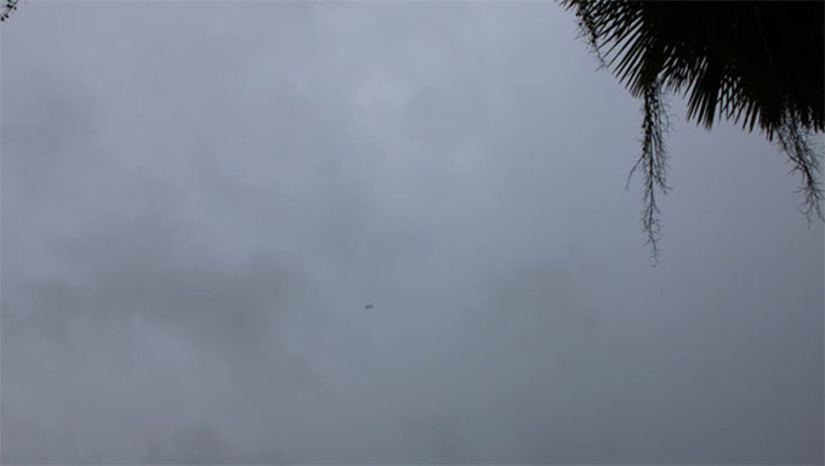 Imagem 1 -  O Inmet emitiu alerta vermelho para acumulado de chuvas em 36 cidades do Rio Grande do Norte, com validade até segunda-feira (2), atingindo principalmente as regiões Oeste e Central. O aviso indica risco elevado de alagamentos, transbordamentos de rios e deslizamentos. Além disso, 166 dos 167 municípios do estado estão sob alerta laranja, entre eles Mossoró. Em caso de emergência, a população deve acionar a Defesa Civil (199) ou o Corpo de Bombeiros (193).