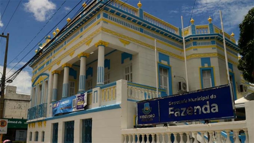   A iniciativa ocorrerá nos quatro sábados do mês de março, iniciando já no dia 7 deste mês e prosseguindo em 14, 21 e 28 de março. A medida visa atender aqueles contribuintes mossoroenses que não conseguem se deslocar à Sefaz em função de trabalho, estudo, entre outros.  O “Sabadão do Contribuinte” atenderá a população das 8h às 12h. O atendimento especial é para a abertura de processo voltado ao IPTU, parcelamento de débitos, boleto do IPTU e todas as dúvidas que o contribuinte possa ter, que serão esclarecidas pela equipe da Secretaria da Fazenda.